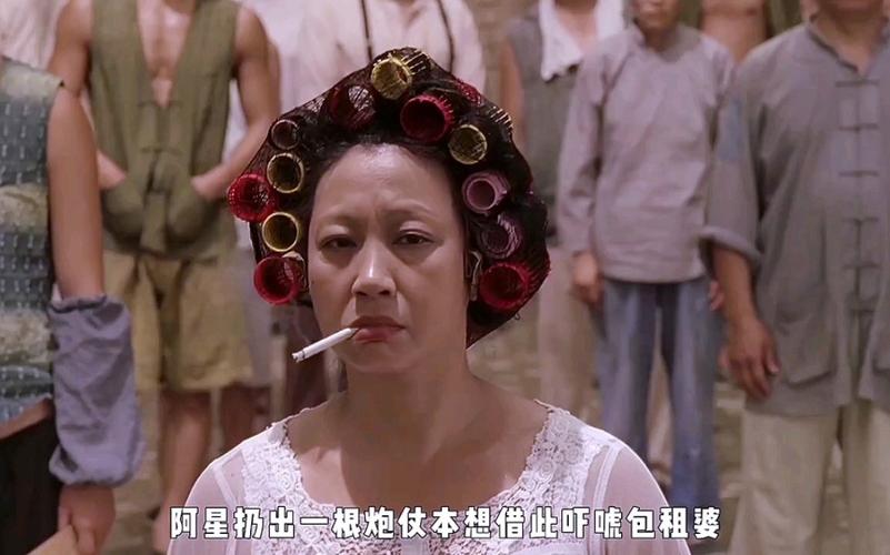 阿星扔出一根炮仗本想借此吓唬包租婆